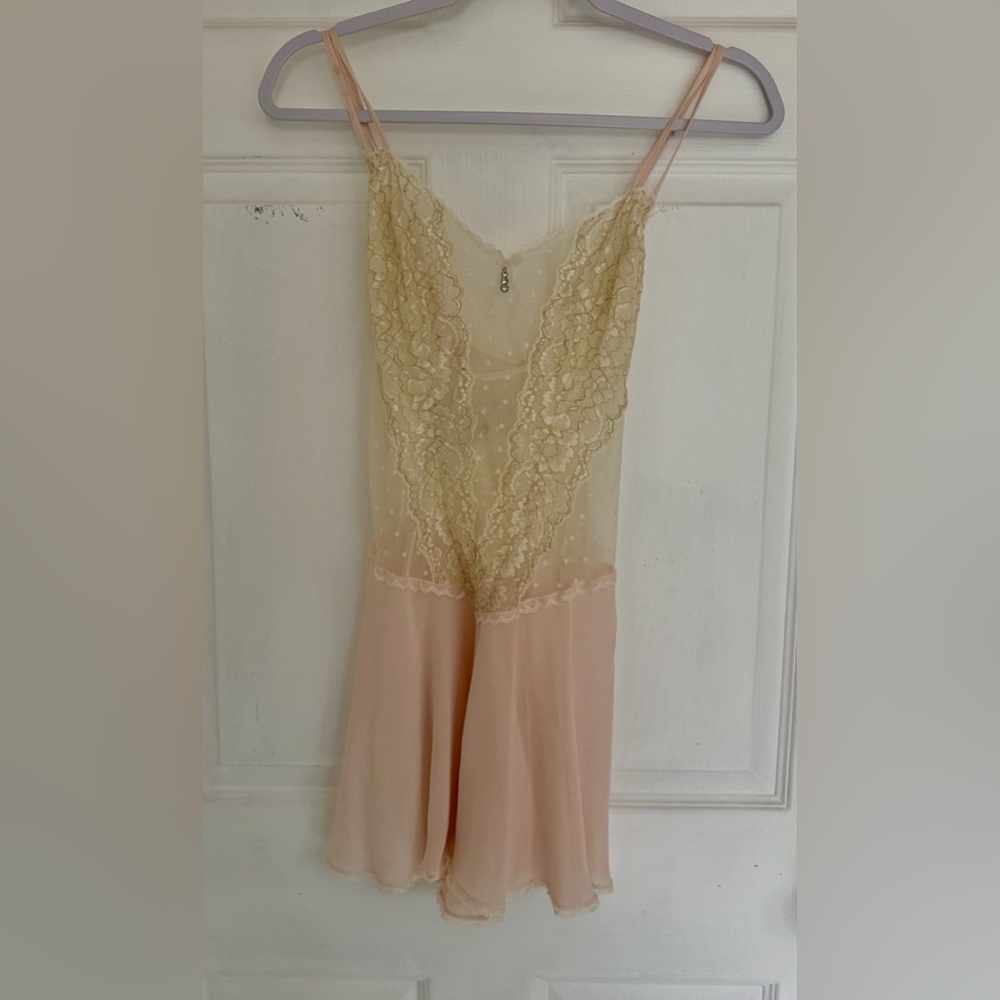 LINGERIE NEGLIGEE SEDUCTIVEWEAR CINEMATOILE LACE AND RHINESTONES VINTAGE 1980s